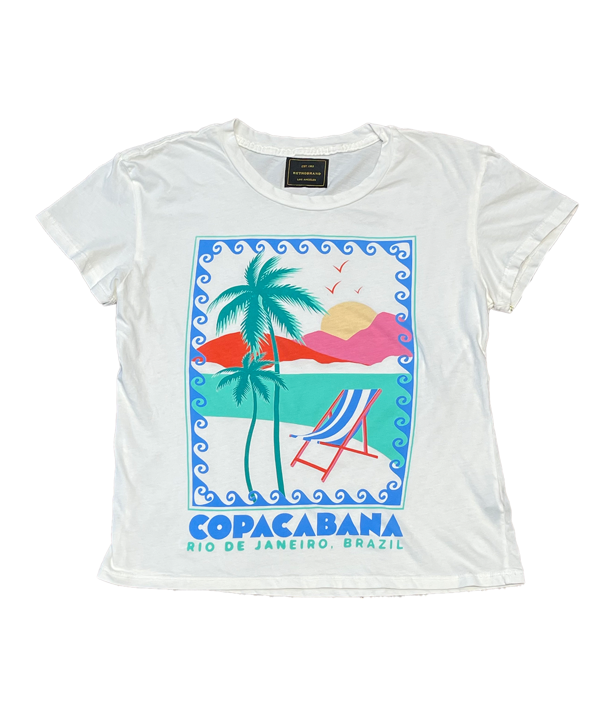 Whether you're lounging by the pool, catching some rays, or just dreaming of the ocean, the Cococabana logo on this relaxed-fit tee reminds you of those carefree, tropical days. Its timeless, worn-in colour and comfortable cotton make it an essential for anyone looking to add a little bit of paradise to their wardrobe.