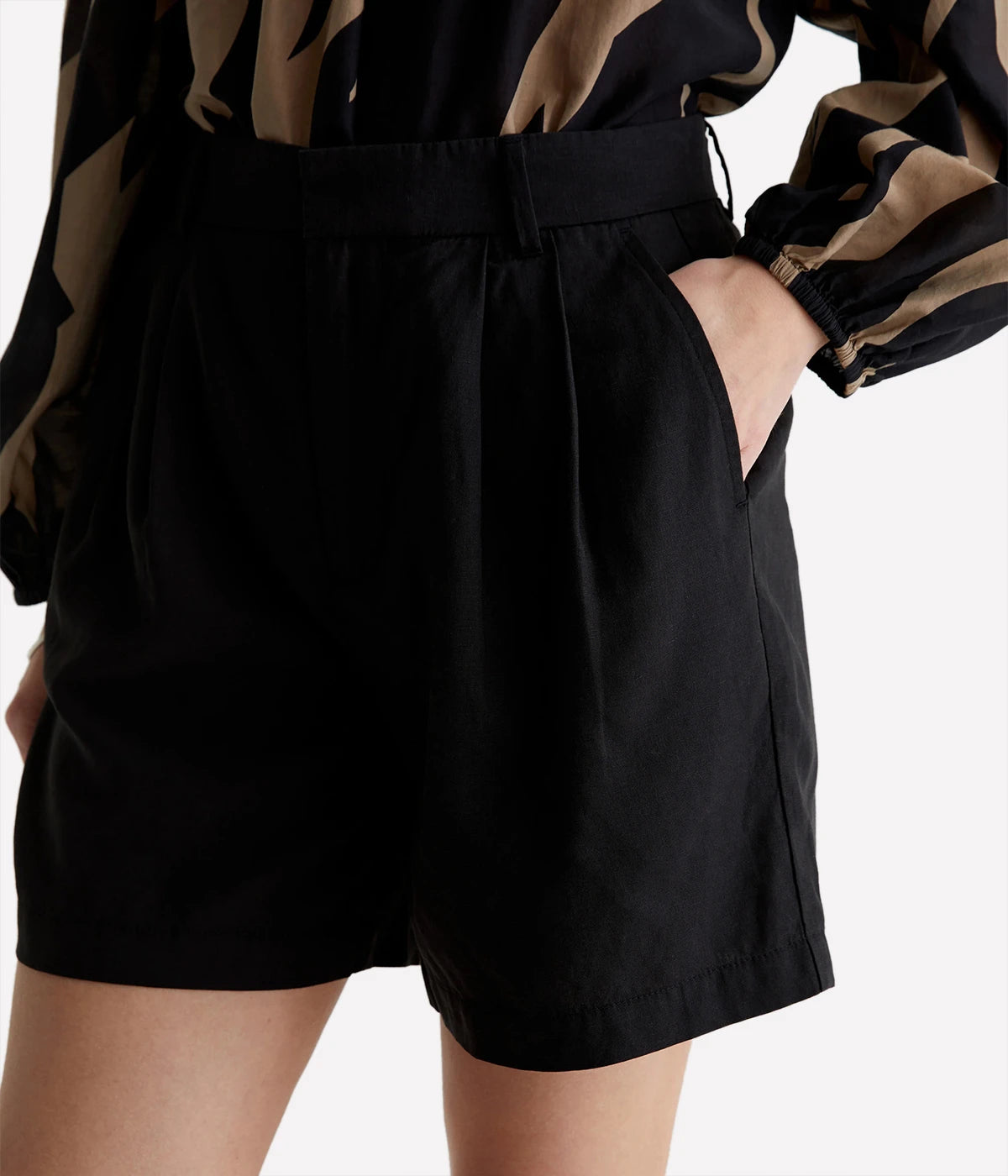 Sora Short in True Black