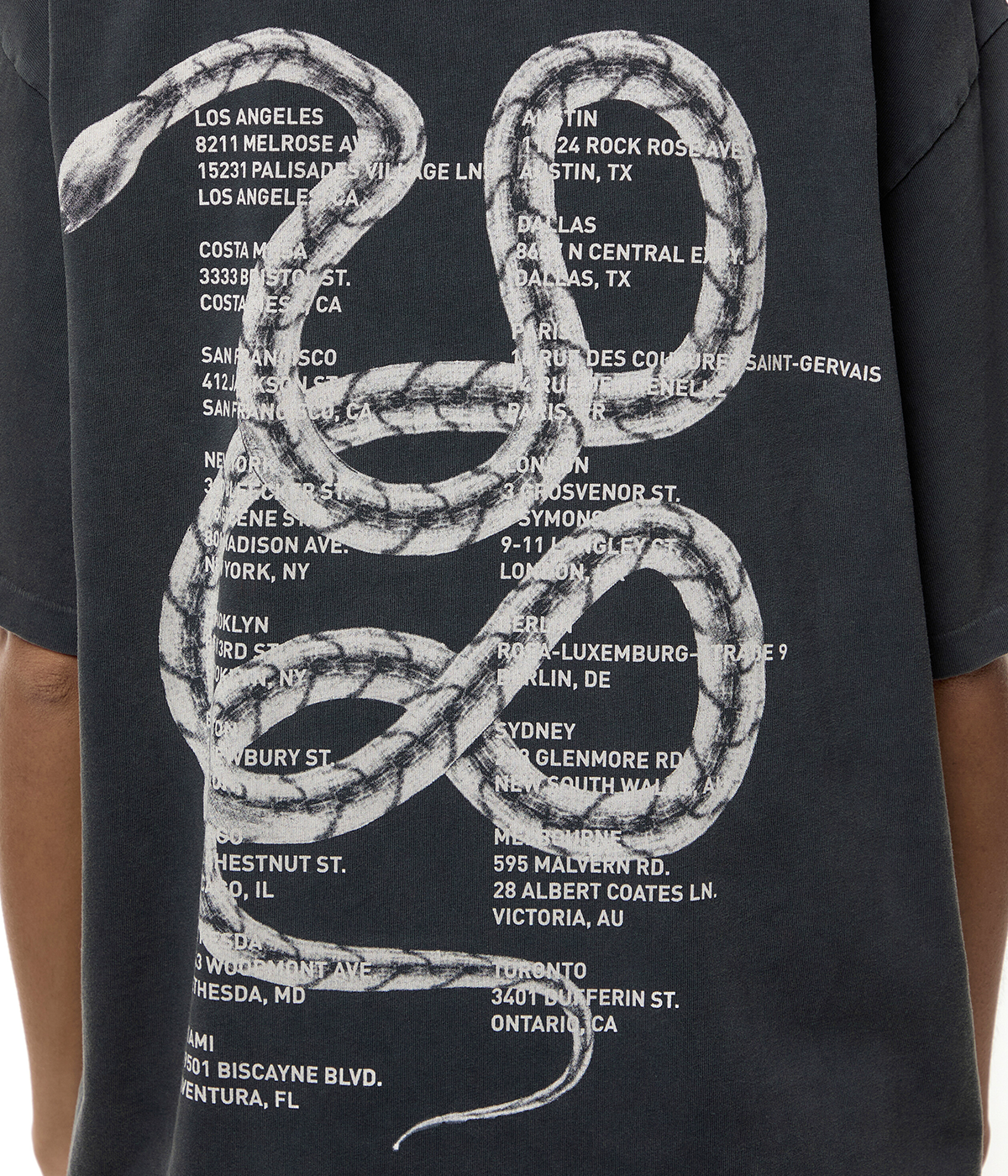 Kent Tee Twisted Snake in Washed Black