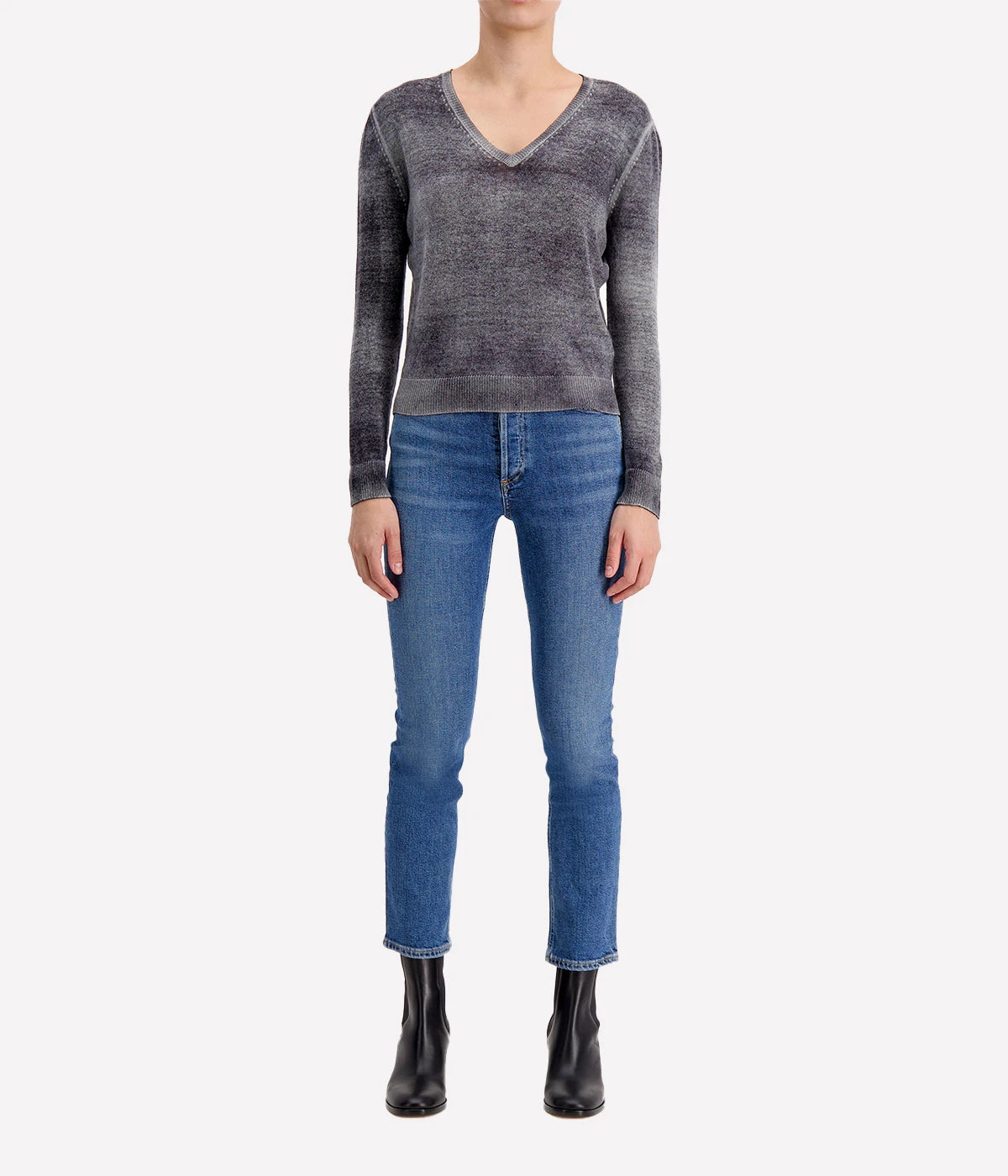 Light Cashmere Fitted V Neck Pullover in Huskey