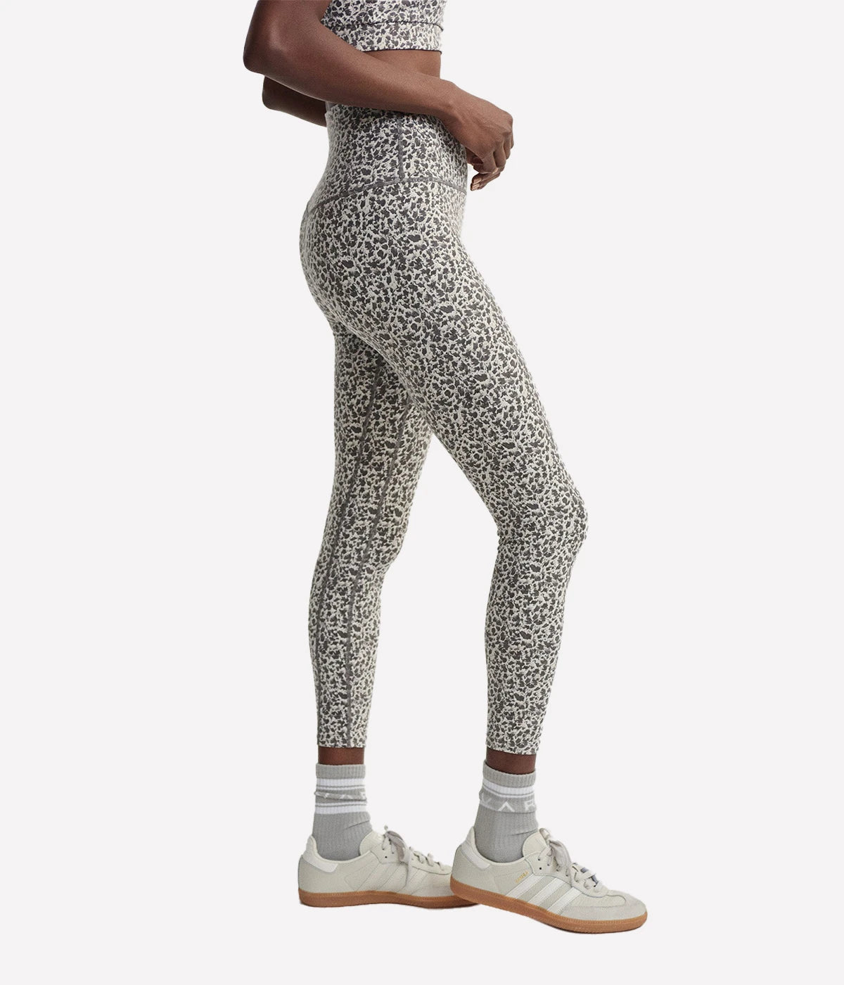 Move High Leggings in Aurora Feather