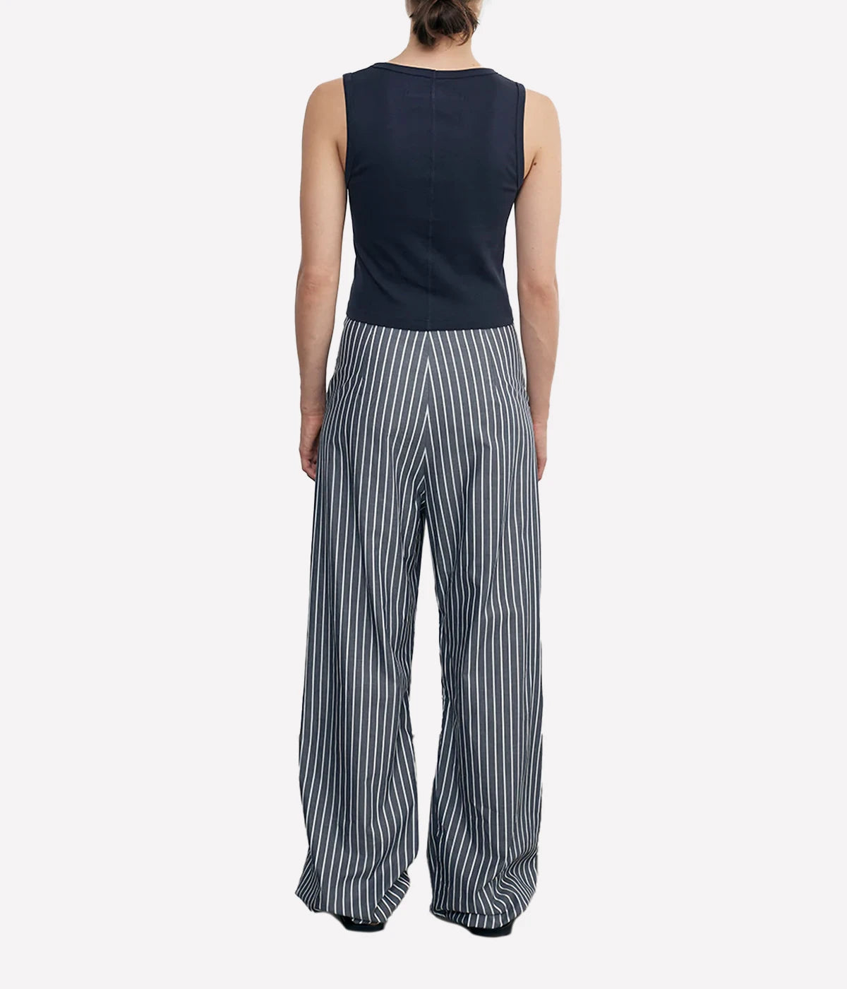 Lightweight 100% cotton pants with a relaxed fit and pull-on style for effortless comfort and versatility.