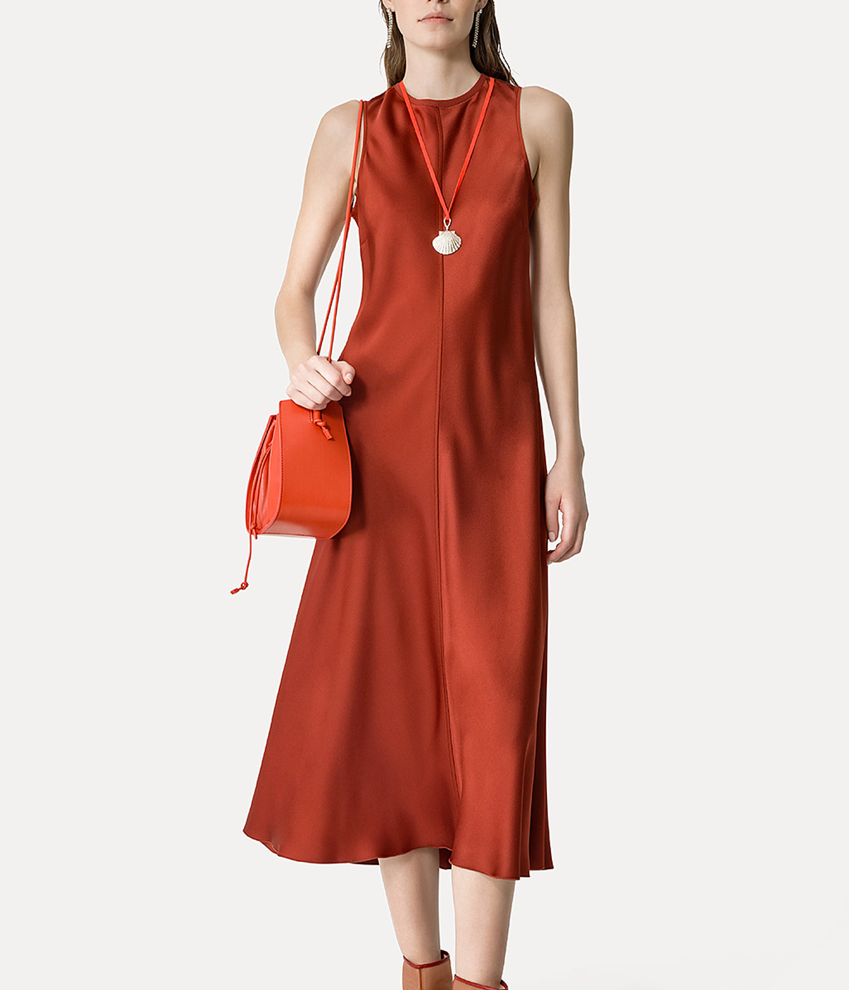 Envers Satin Roundneck Dress in Terre